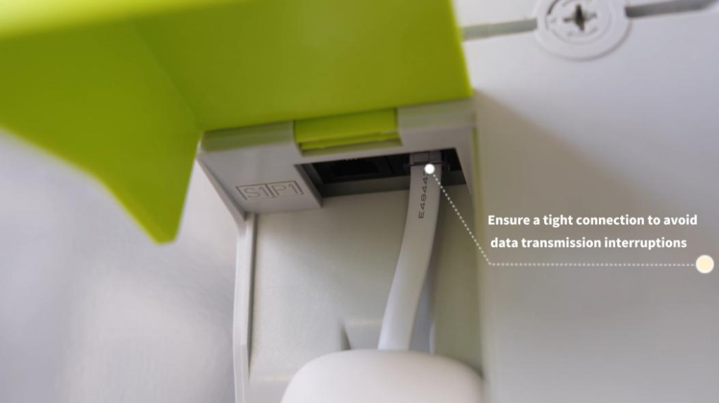Ensure a tight connection to avoid data transmission interruptions when connectiing P1 Meter reader to your meter.